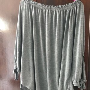 Iff the shoulder gray shirt